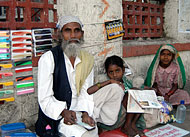 PuneSidewalkVendorWithKids. Click to enlarge. 